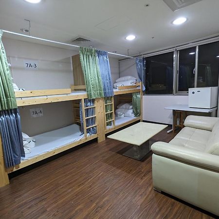 Hey Bear Capsule Hotel Taipei Exteriör bild